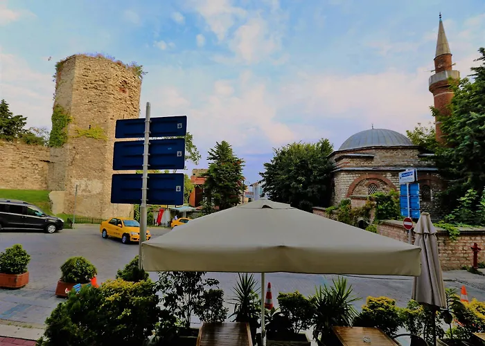 מלון Eternity Boutique 4*