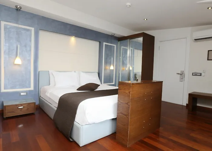 מלון Eternity Boutique 4*