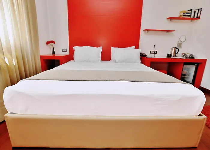 מלון Eternity Boutique 4*