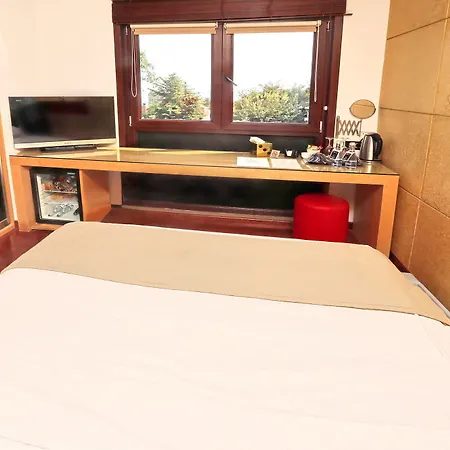 Hotel Eternity Boutique 4*